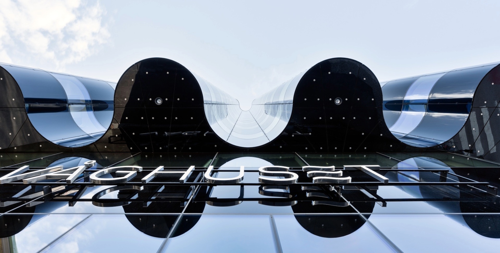 Curved toughened glass